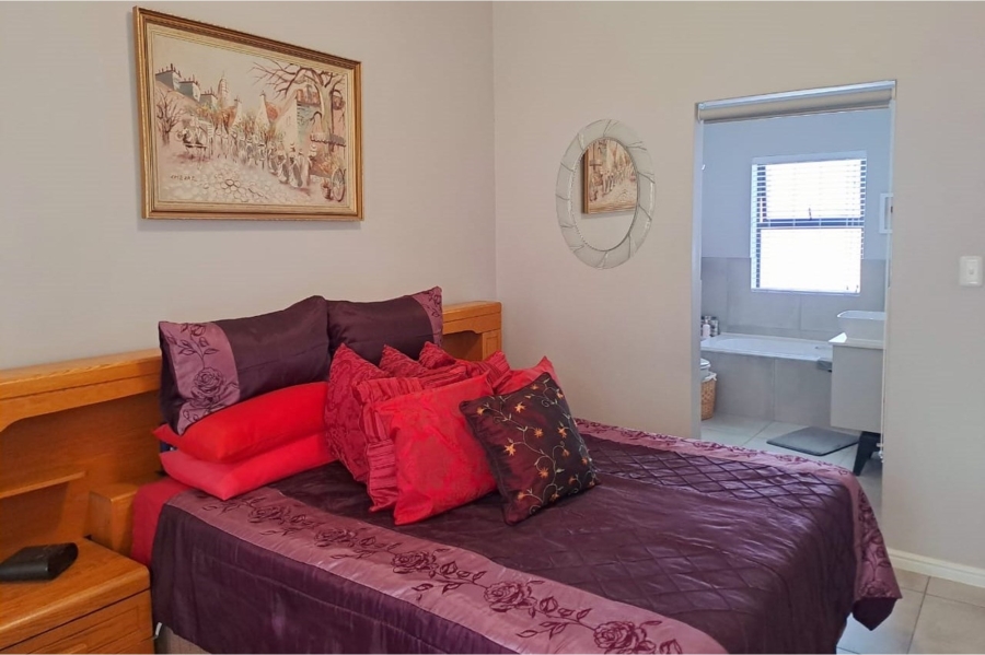 3 Bedroom Property for Sale in Aan de Wijnlanden Western Cape